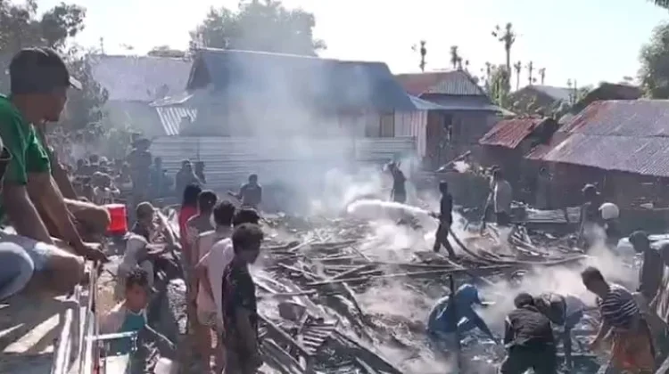 Rumah Panggung dan Gudang di Bima Hangus Terbakar