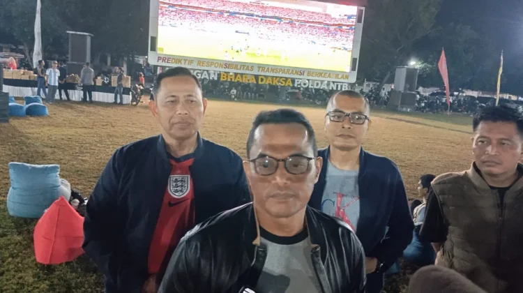 Kapolda NTB Ajak Driver Ojol hingga Wartawan Nobar Piala Dunia  di Mapolda