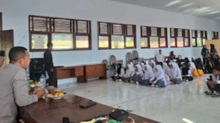 Polsek Soromandi Bentengi Pelajar dari Bullying dan Narkoba