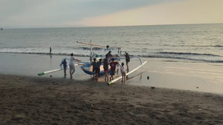 Pantai Penghulu Agung, Pesona Nelayan Tradisional di Ampenan