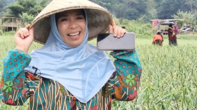 Wanita Tangguh dari Lereng Rinjani, Pembaharu Kaum Perempuan