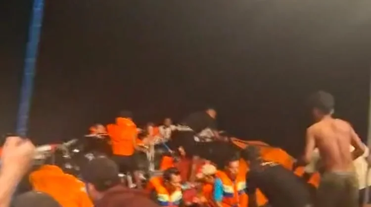 Kapal Wisata KM Armada Mulia yang Mengalami Kecelakaan Laut di Perairan Bima
