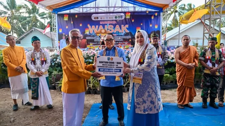 Wagub NTB Gaungkan Toleransi Dihadapan Ribuan Umat Buddha di Lombok Utara
