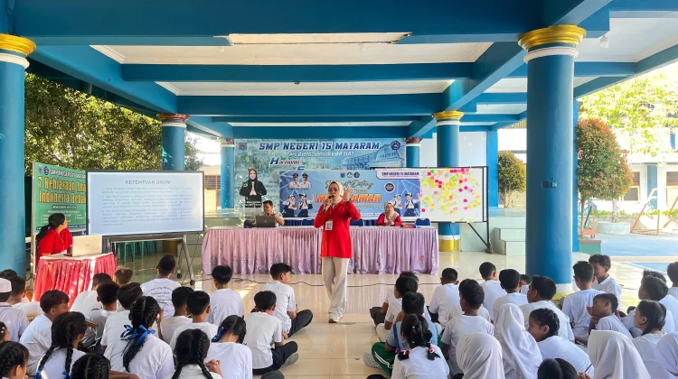 Senyum dan Salam Warnai Perubahan Siswa Baru di SMPN 15 Mataram