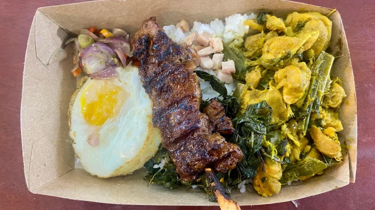 Ayam Buluh Kuliner Khas Manado Kaya Rempah Beraroma Bambu