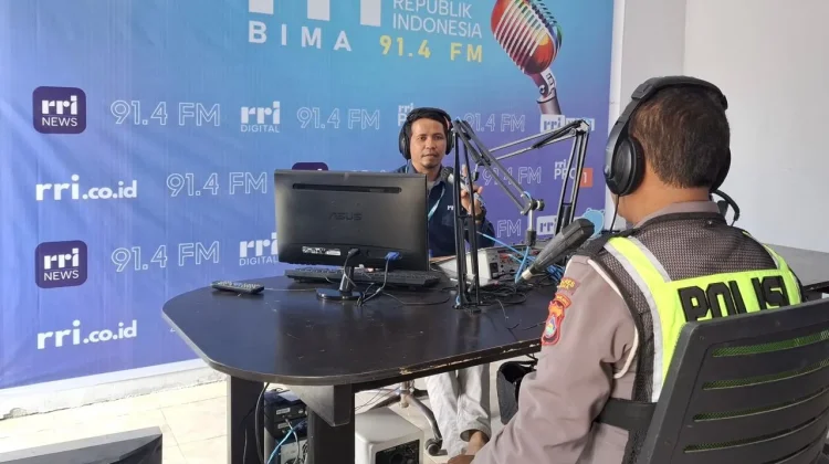 Lewat RRI Bima, Unit Kamsel Polres Bima Ajak Warga Tertib Berlalu Lintas dan Peduli
