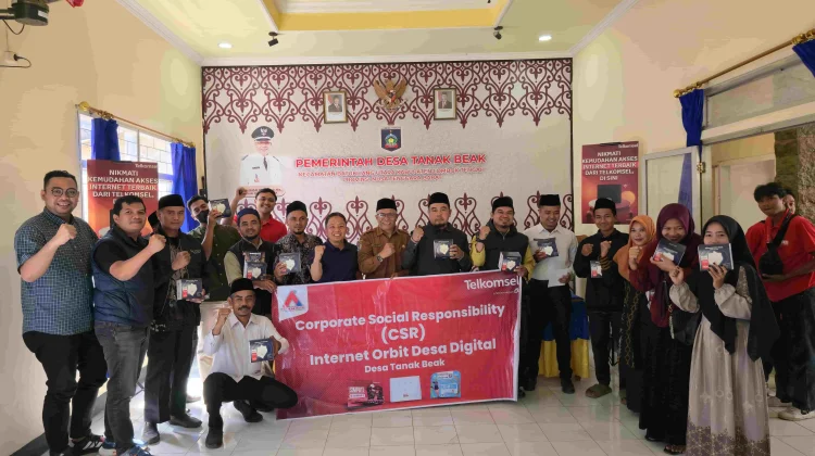 Telkomsel Salurkan Orbit untuk UMKM, Desa, dan Sekolah di Lombok