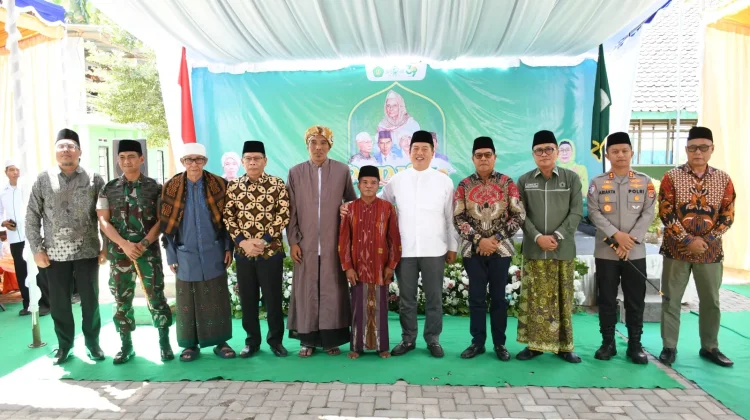 Bupati Lotim Serahkan Bantuan pada Harlah Al-Ijtihad Al-Mahsuni