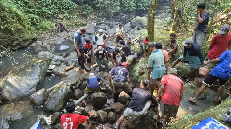 Waspada Dampak Kemarau, Warga Langko Timuq Kompak Gotong Royong Amankan Air Bersih