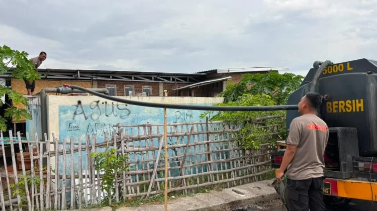Bantu Warga Hadapi Krisis Air, Polres Bima Kabupaten Distribusikan Air Bersih
