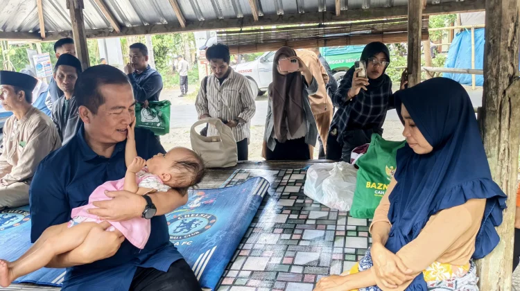 Gubernur Iqbal Jenguk Dua Pasien Hidrosefalus di Lombok Tengah
