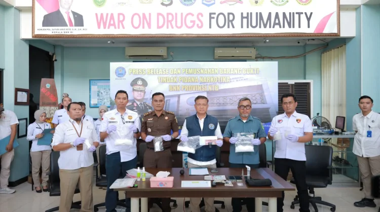 Kurir Malaysia Sembunyikan Sabu di Dubur dan Korset, Narkoba 1 Kg Diamankan BNNP