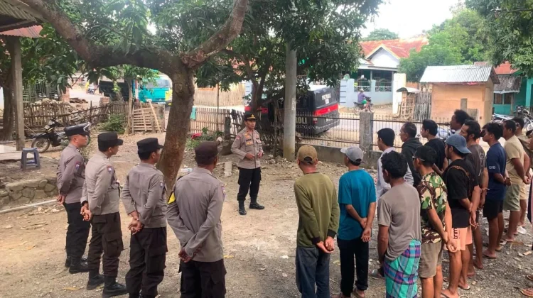 Hidupkan Poskamling, Satbinmas Polres Bima Ajak Warga Jadi Garda Kamtibmas