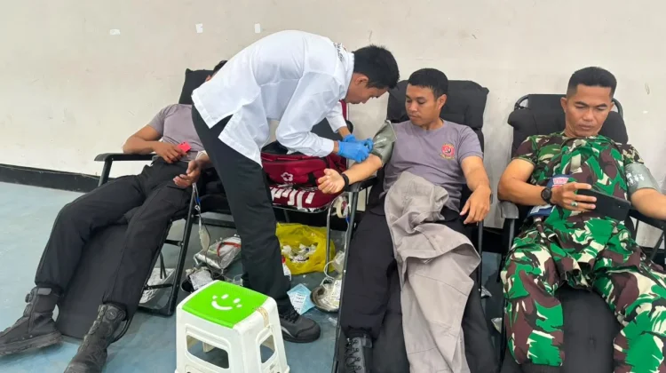 Hari Bhakti TNI AU, Personel Gegana Brimob Polda NTB Ikut Donor Darah