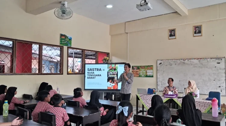 Balai Bahasa NTB Kenalkan Sastra Sasak kepada Siswa SDN 134 Mataram
