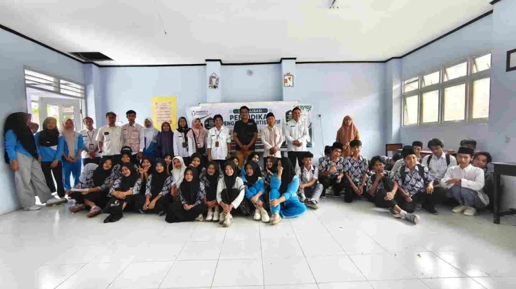 Bawaslu Lombok Utara Edukasi Pelajar Tolak Politik Uang Sejak Dini