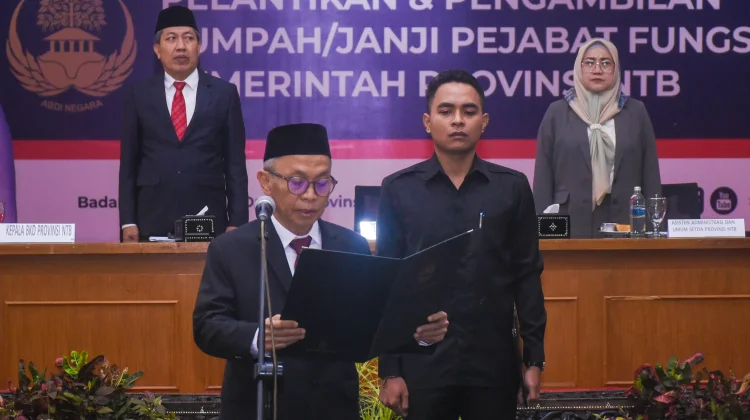Lantik 118 Pejabat Fungsional , Sekda NTB Tekankan Pelayanan Berkualitas