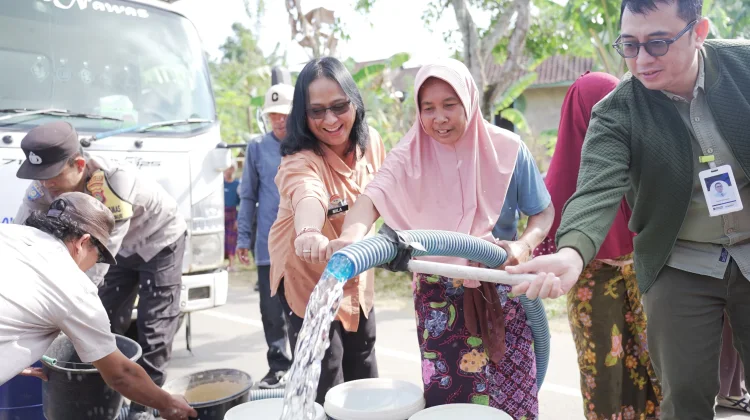 Kanwil Kemenkum NTB Salurkan Air Bersih untuk Warga Tibu Lilin