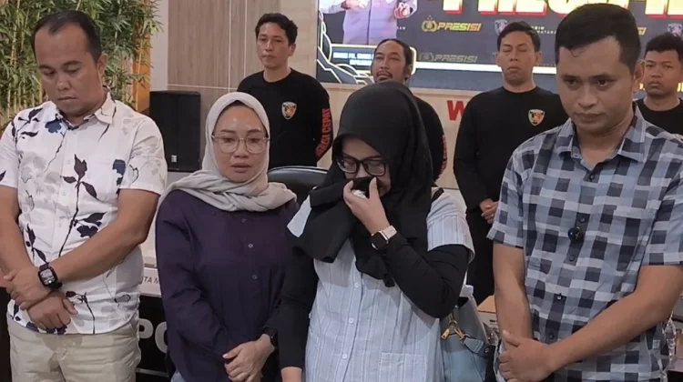 Tangis Haru Ibu NDR Usai Polisi Tangkap Pembunuh Anaknya
