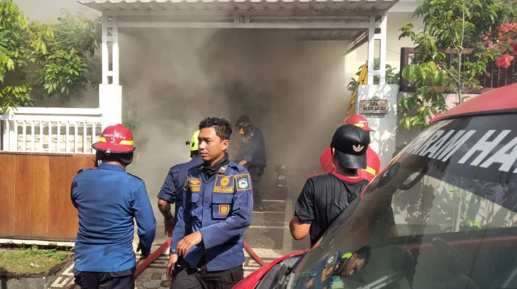 Diduga Gara-gara HP yang Dicas, Rumah di Perum GPA Lingsar Terbakar
