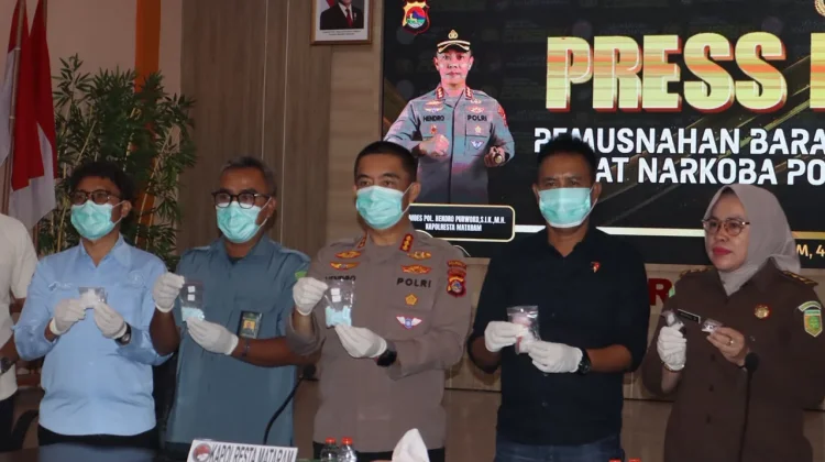 Polisi Musnahkan 41 Gram Sabu dan 215 Butir Ekstasi Hasil Gerebek di Ampenan