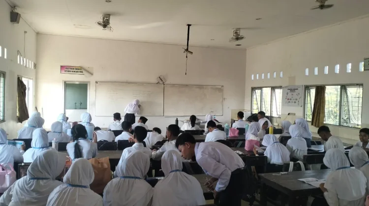 Kegiatan Belajar Mengajar di Lingkungan Sekolah Berlangsung Lancar