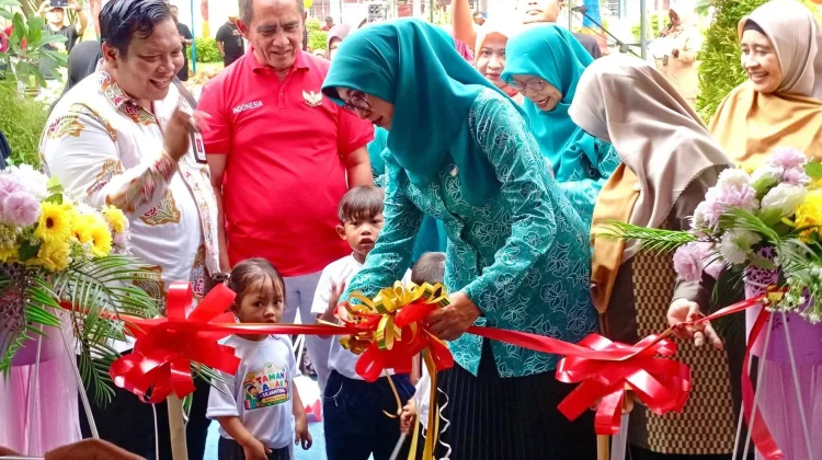 Bunda Sinta Resmikan Taman Anak Sejahtera di Lombok Barat
