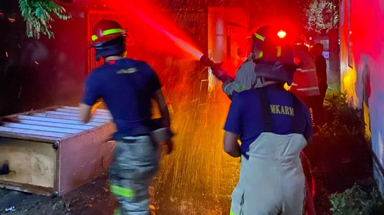 Rumah Kosong Dekat Permukiman Terbakar di Labuhan Haji