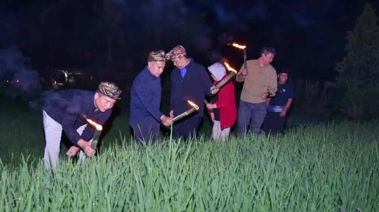 Buka Festival Mobok Balang, Gubernur Minta Warga Tanah Beak Jaga Alam dan Sejarah