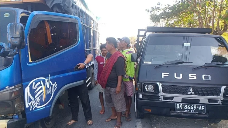 Hindari Motor dan Lubang, L-300 Tabrak Truk, Satu Tewas