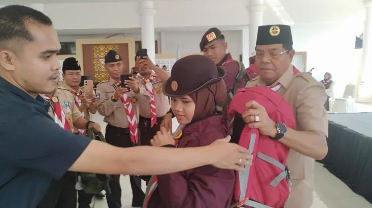 Bupati Lomboo Timur Lepas 80 Peserta Jambore Nasional XII ke Cibubur