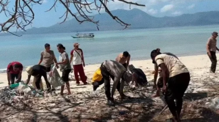 Pasir Putih Bajo Pulau Dibenahi, Wisatawan Diharap Makin Nyaman
