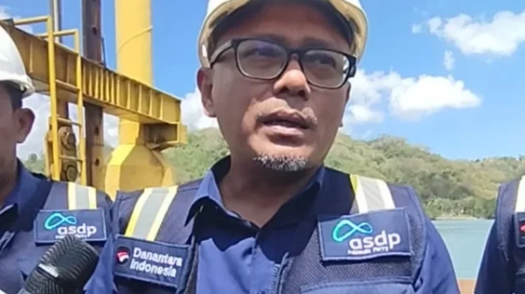 KMP Putri Yasmin Terbakar, Evakuasi Penumpang Jadi Fokus Utama ASDP