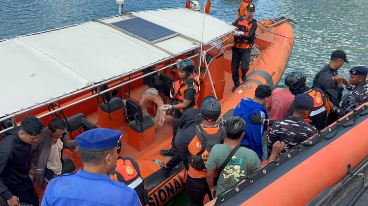 Kapal Penumpang Terbakar di Selat Lombok, 172 Orang Selamat dan Satu Meninggal