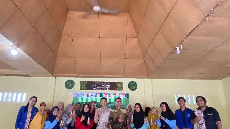Pemberdayaan Kesehatan-Ekonomi Masyarakat lewat Eco-Enzim & Hand Sanitizer Alami