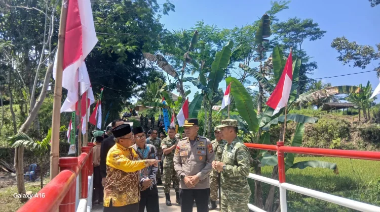 TNI Rampungkan Jembatan Aik Bual, Dua Jembatan Gantung Masih Dalam Pengerjaan