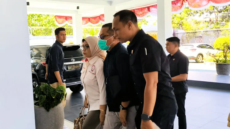 Enam Tersangka Korupsi Masker COVID-19 NTB Dilimpahkan ke Jaksa