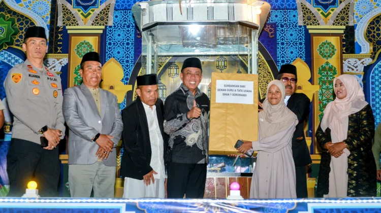 MTQ Ke-20 Soromandi Ditutup, Bupati Bima Serahkan Hadiah