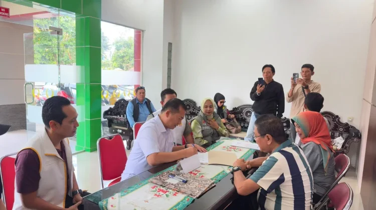 Bersaing dengan Mori, Gubernur Iqbal Resmi Daftar Calon Ketua KONI NTB