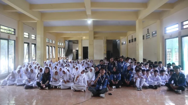 Bijak Bergadget Sejak Dini, Sosialisasi KKN-PMD Unram 2026 di Aikmual
