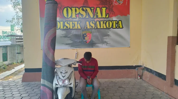 Terduga Pelaku Pencurian Karpet Diserahkan Keluarga ke Polsek Asakota