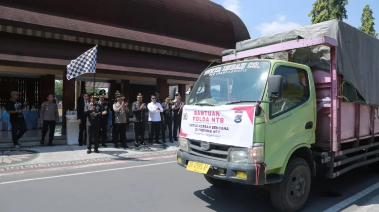 Kapolda NTB Kirim 8 Truk Bantuan dan Tim Trauma Healing untuk Korban Gempa NTT