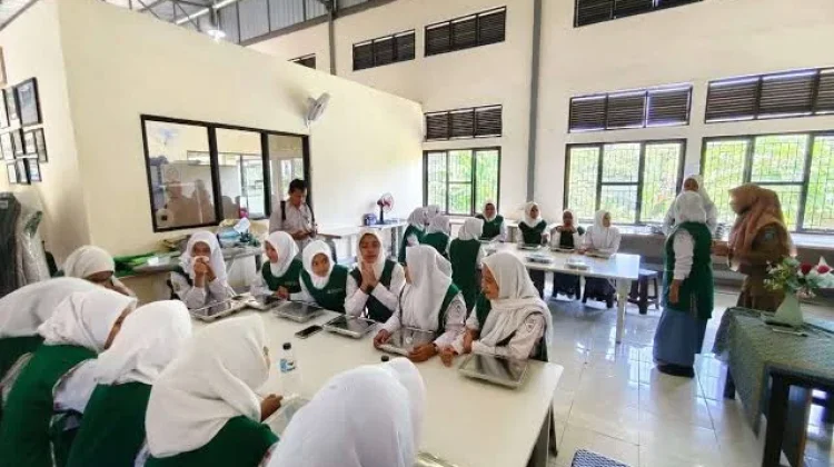 Sekolah Diminta Berani Tolak Menu MBG tak Sesuai Standar