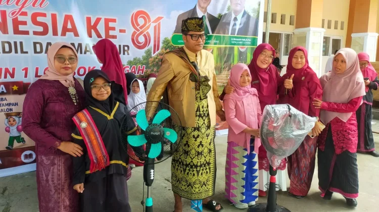 Pembagian Hadiah Tutup Semarak HUT ke-81 RI di MIN 1 Lombok Tengah