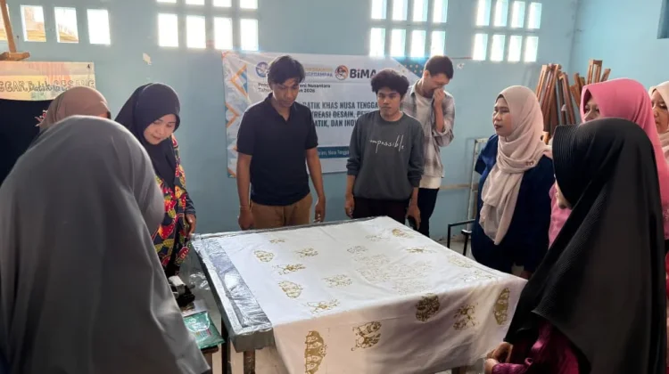 Universitas Bumigora Kembangkan Batik Khas NTB dengan Teknologi Tepat Guna