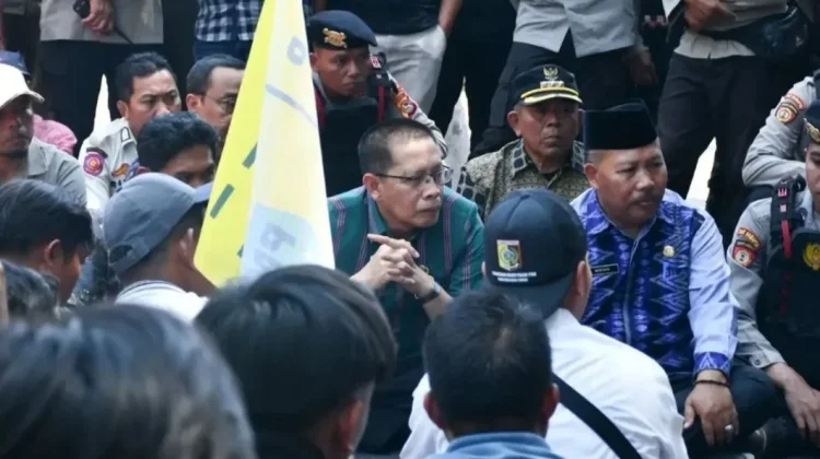 Wabup Edwin Temui Massa Aksi, Pastikan Penuhi Aspirasi