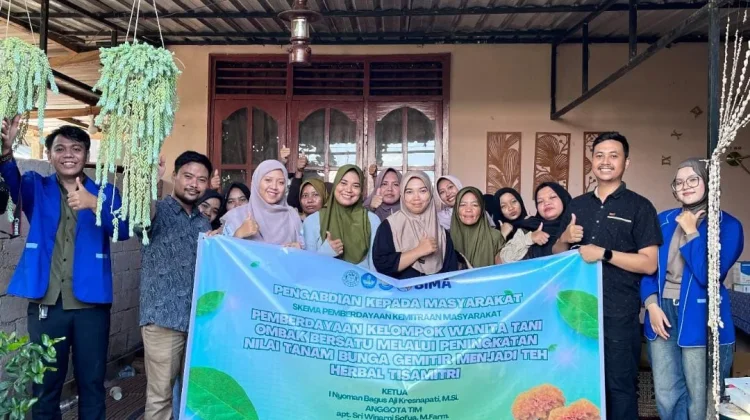 Universitas Bumigora Berdayakan KWT Ombak Bersatu melalui Teh Herbal Tisamitri