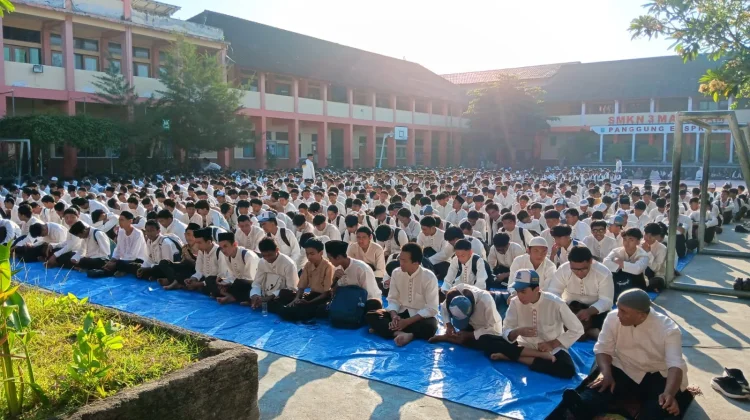 Imtaq Penguatan Karakter, SMKN 3 Mataram Gelar Sholat Dhuha Bersama