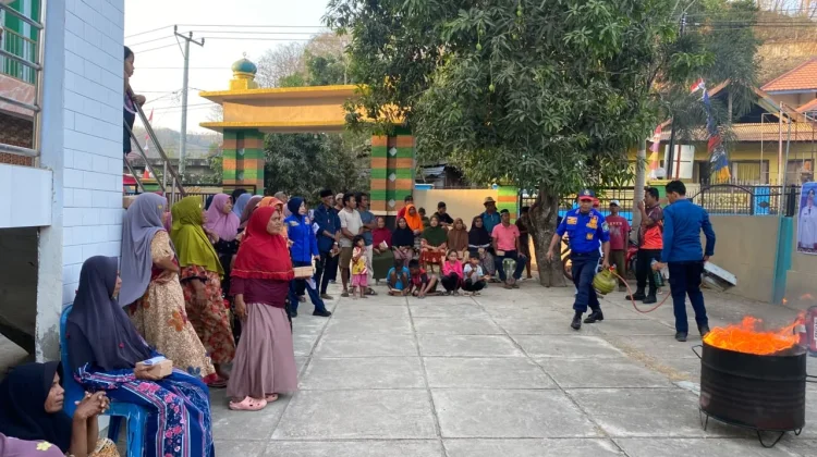 Damkarmat Bima Perkuat Mitigasi Kebakaran lewat Edukasi Warga