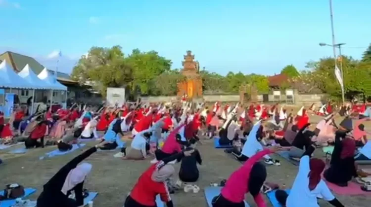 Yoga Gratis Dorong Wisata Sehat Mataram